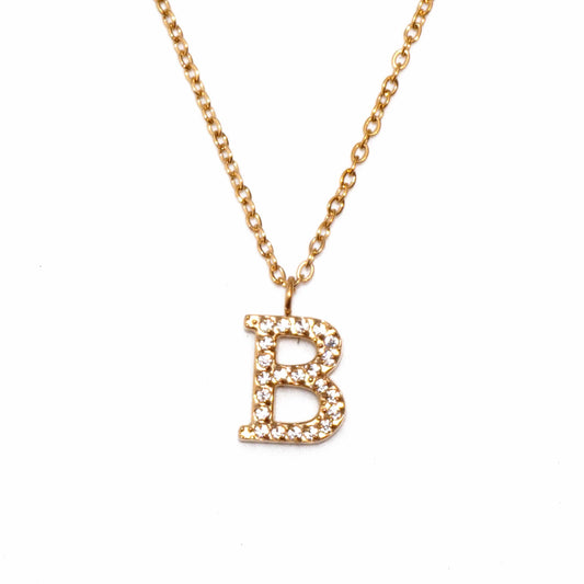 Cadena con letra dorada